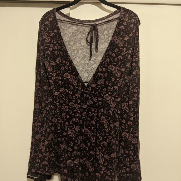 American Eagle soft & sexy floral cold shoulder cutout peplum top - Picture 5 of 8